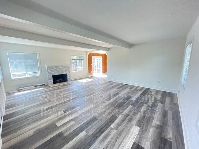 Foto del edificio - 1571 Sonoma Ave