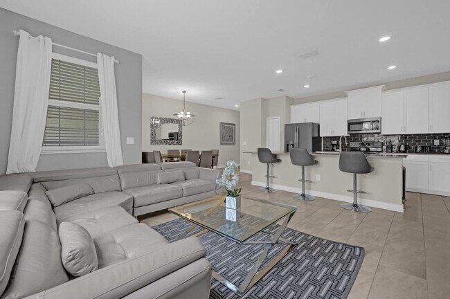 Building Photo - 8935 Stinger Dr
