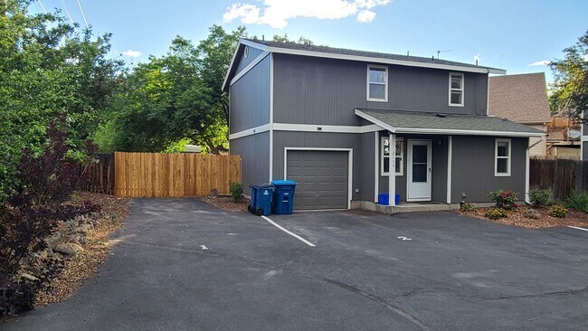 Building Photo - Quartz Ave 3plex/Ariserem-014