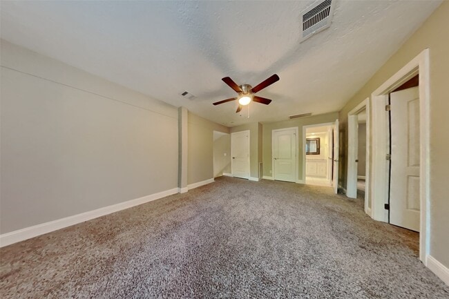 Building Photo - 2814 Golden Leaf Dr