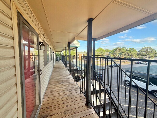 Foto del edificio - 1 bedroom - 1 bath Kentucky Pine Apartments - Unit 5801G