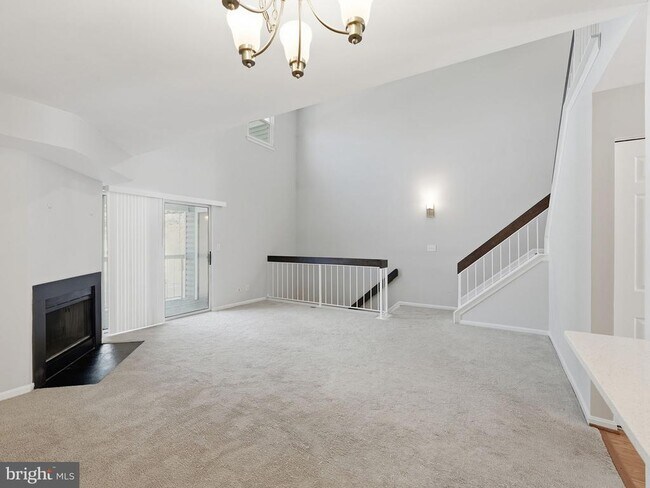 Building Photo - 5854 Orchard Hill Ct