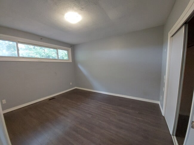 Building Photo - 333 Rosedale Dr