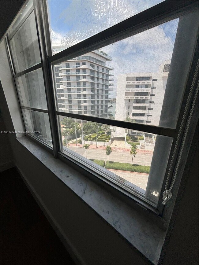 Foto del edificio - 6801 Indian Creek Dr