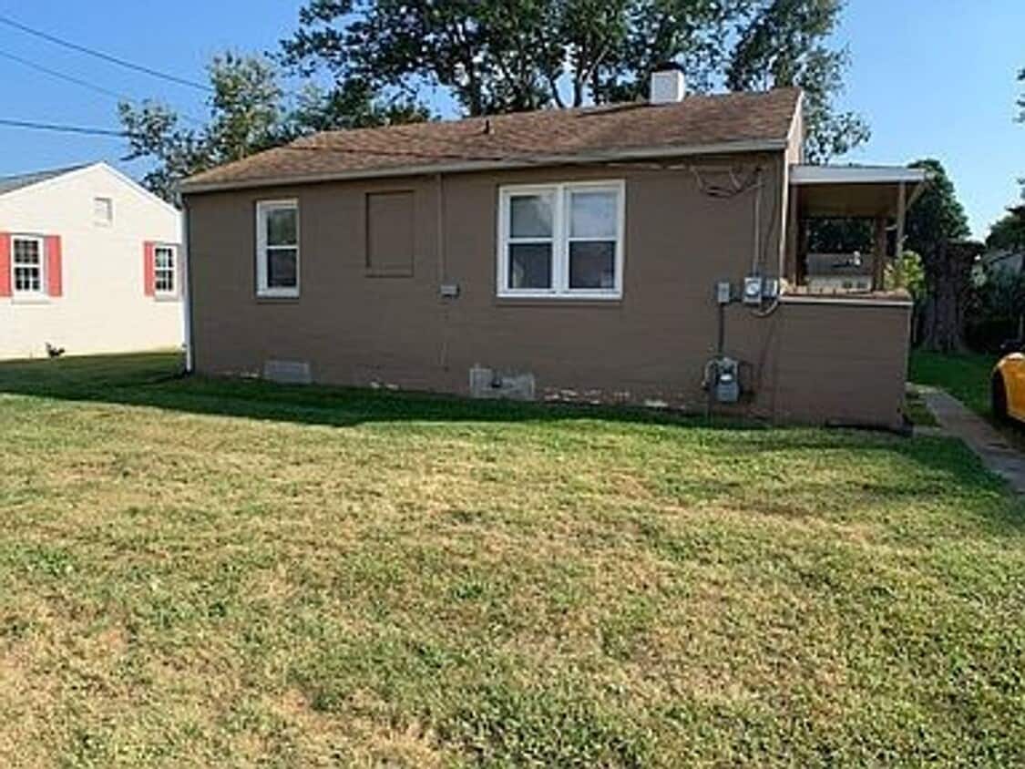 Primary Photo - Freshly Painted 2 Bed 1 Bath-Connersville