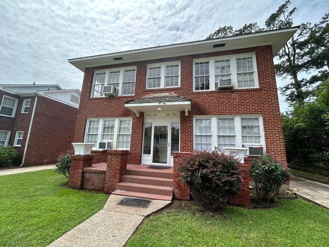 Primary Photo - Beautiful Highland 1 Bedroom Apartment