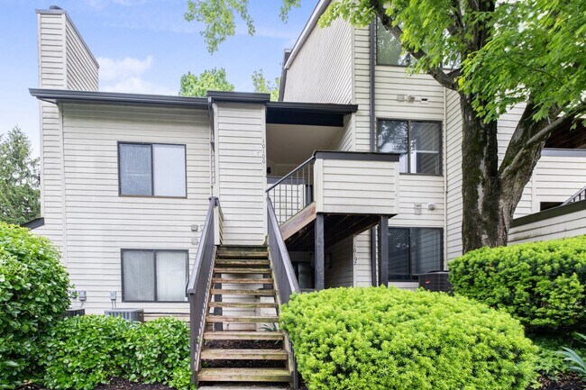 Building Photo - Lovely 1 BR/1 BA Loft-Style Condo in Montg...