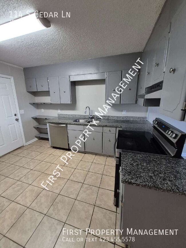 Building Photo - 114 S Cedar Ln