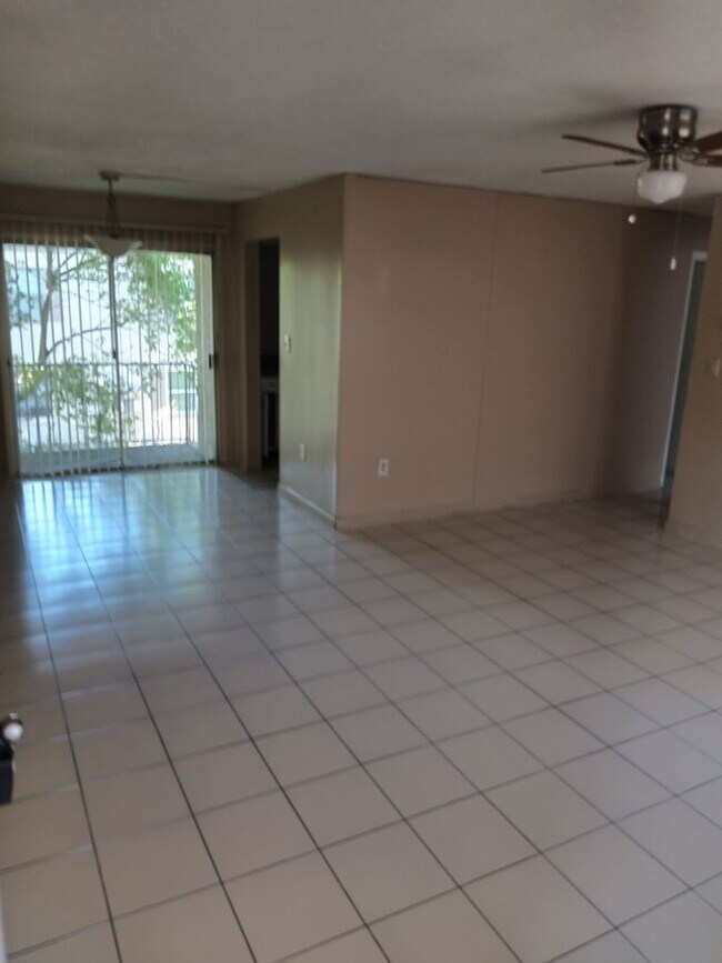 Foto del edificio - 1924 Honour Rd