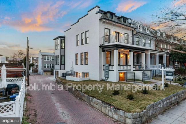 Building Photo - 616 Quebec Pl NW