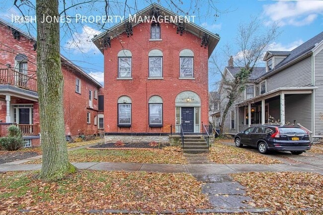 Building Photo - 62 Park St