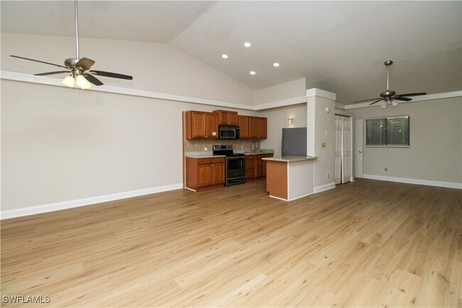 Foto del edificio - 826 Wiggins Pass Rd