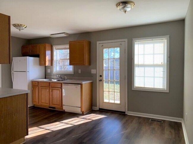 Building Photo - 225 Fox Creek Ct