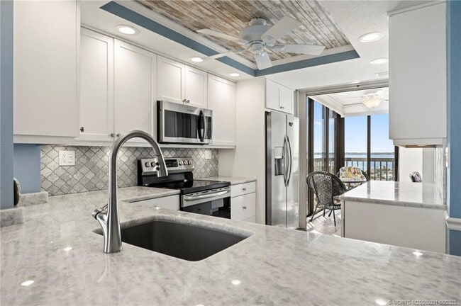 Building Photo - 10600 S Ocean Dr