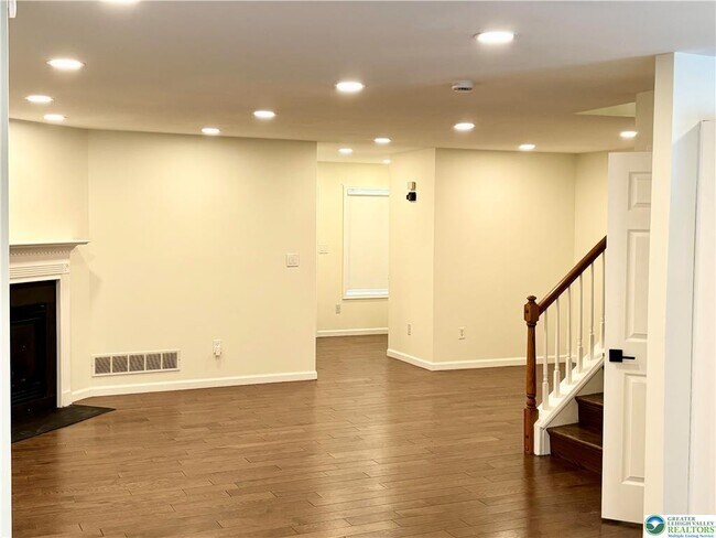 Foto del edificio - 1319 Mohr Cir