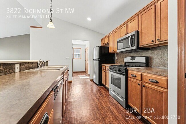 Foto del edificio - 3822 Richmond St NW
