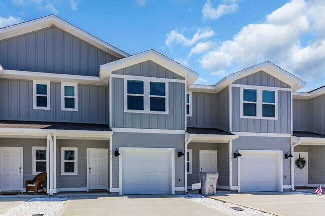 Building Photo - New 3 Bedrooms in Gulf Breeze!!