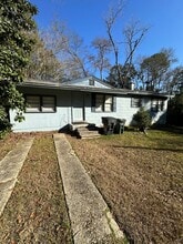 Building Photo - 1638 Sharkey St