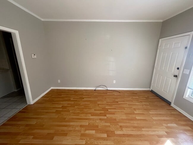 Building Photo - 10-A Willow Lane