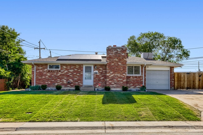 Frente - 8063 Wyandot St