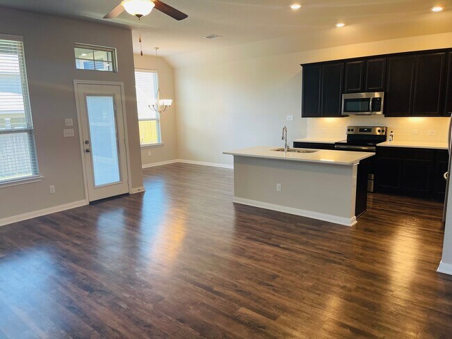 Building Photo - 3 BEDROOM, PLUS OFFICE, BELTON ISD