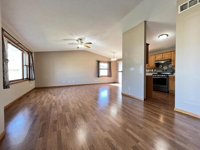 Foto del edificio - 2305 Eastlawn Dr