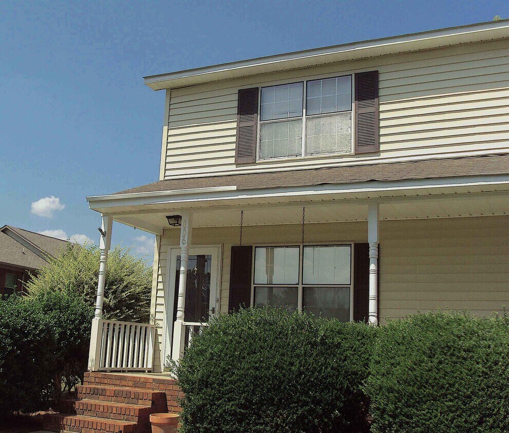 Foto del edificio - 136 Country Village Ct