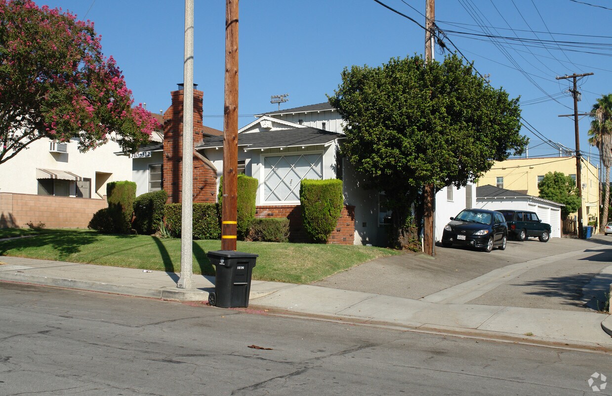 Foto del edificio - 310-312 Cornell Dr