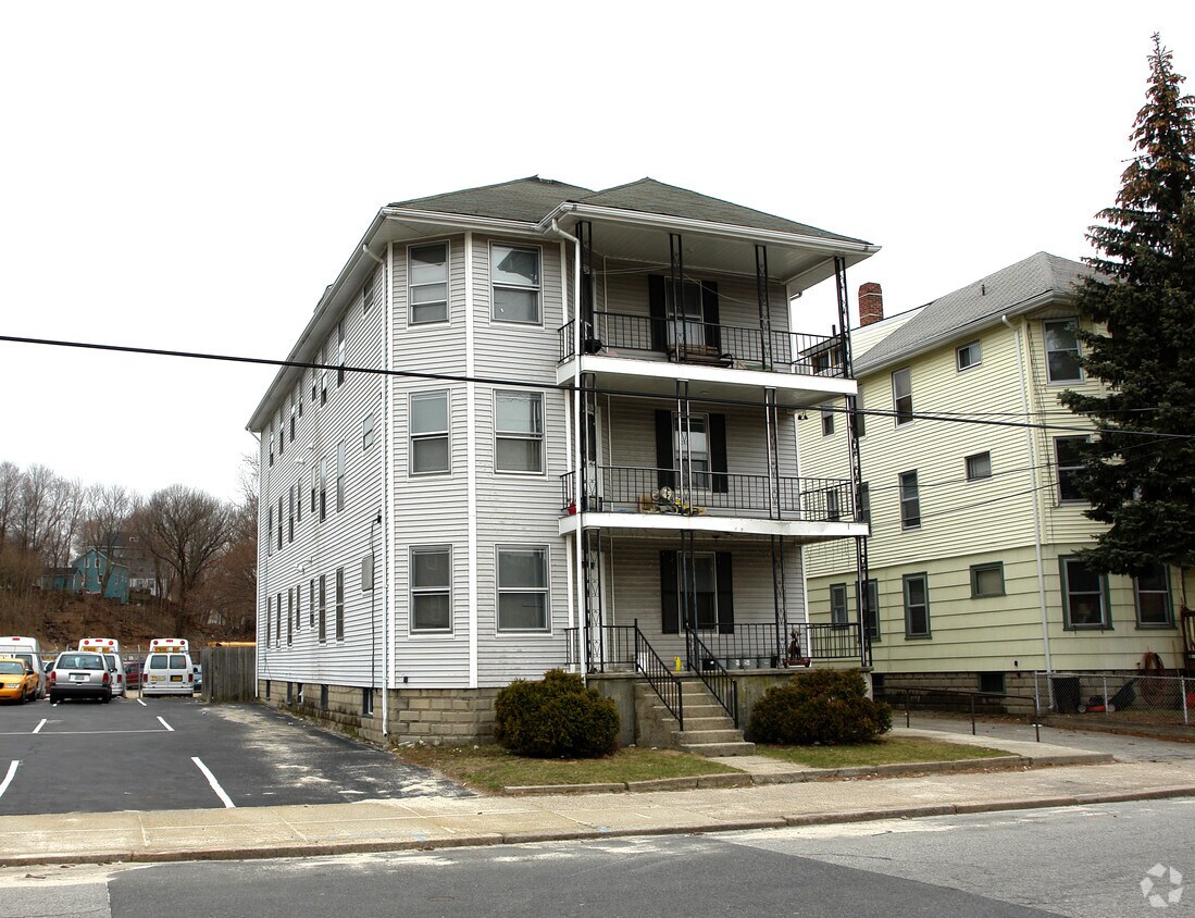 Building Photo - 706-708 Front St
