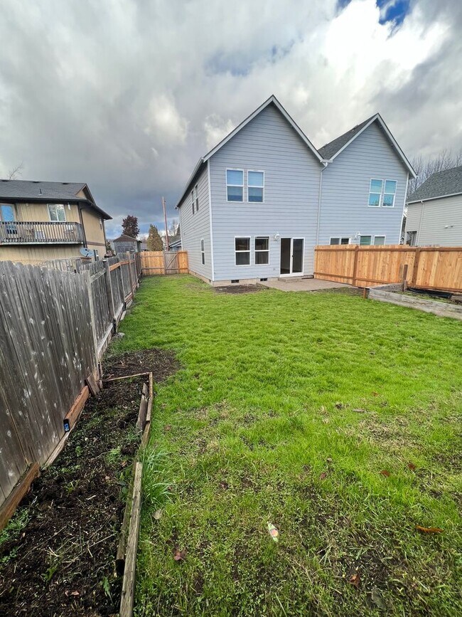 Foto del edificio - 3-bedroom 2 1/2-bathroom duplex