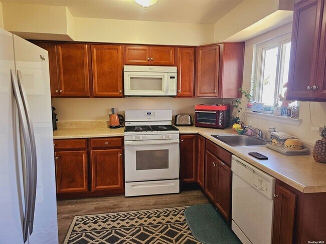 Building Photo - 43 Guilford Park Dr