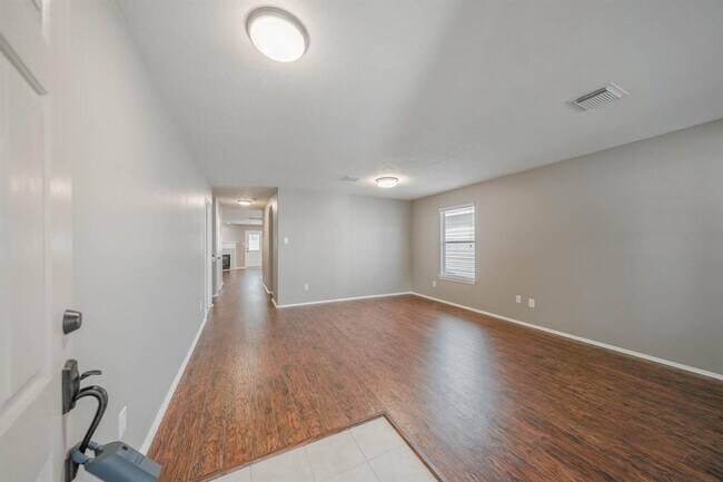 Foto del edificio - 9322 Canady Park Ln