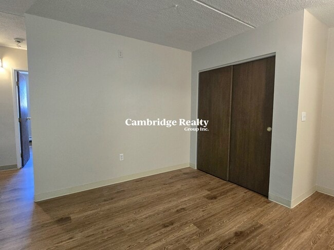 Building Photo - 302 Lowell St