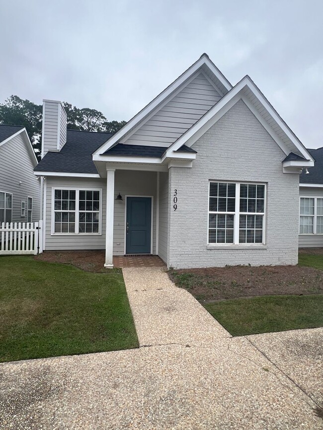 Building Photo - 309 Summercreek Cove