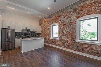 Building Photo - 1211 Bainbridge St