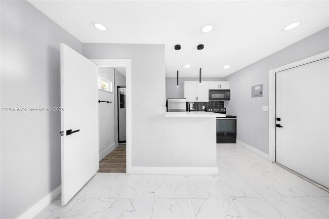 Foto del edificio - 2145 NW 130th St