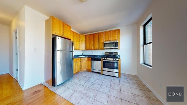 Building Photo - 620 W 171st St