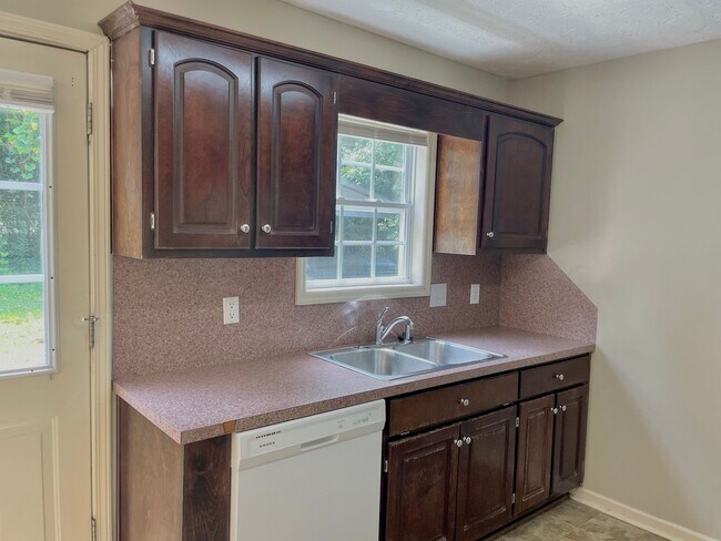 Foto del edificio - 810 Lakeview Drive