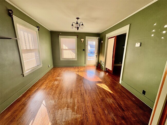 Foto del edificio - 211 Dudley Ave