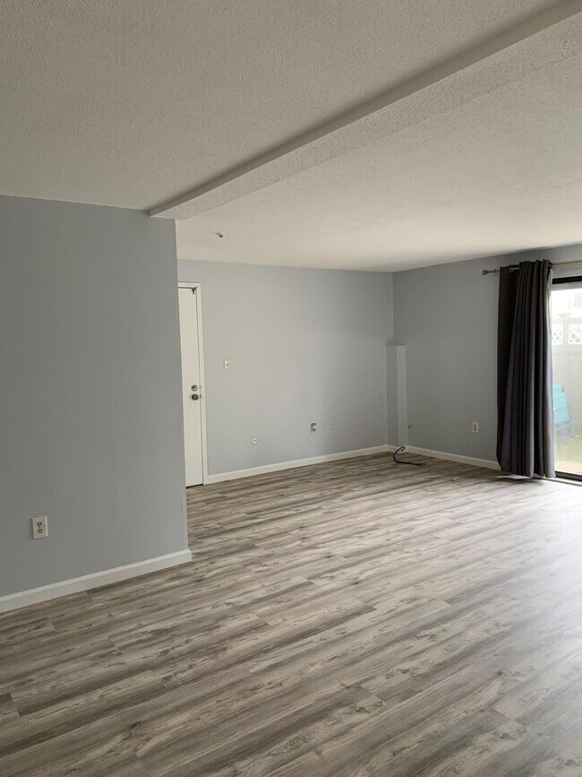 25 Village Rock Ln Unit 1, Natick, MA 01760 Condo for Rent in Natick