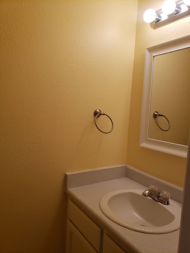 Foto del edificio - Cute 2 bedroom 1.5 bath Condo in Ashland!!