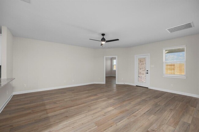 Building Photo - 3210 Banyan Dr
