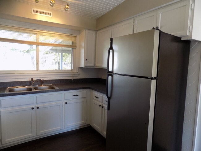 Foto del edificio - 2505 Maplewood Dr