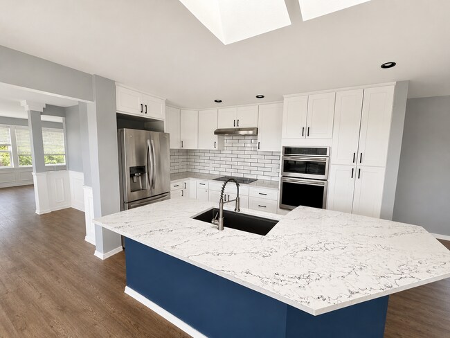 Foto del edificio - Stunning Elliott Pointe View Home in the Heart of Mukilteo