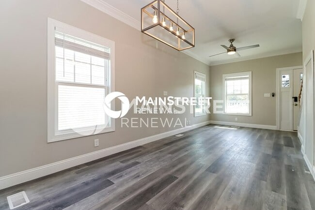 Building Photo - 2 Bedroom Pet-Friendly Home in St. Petersb...