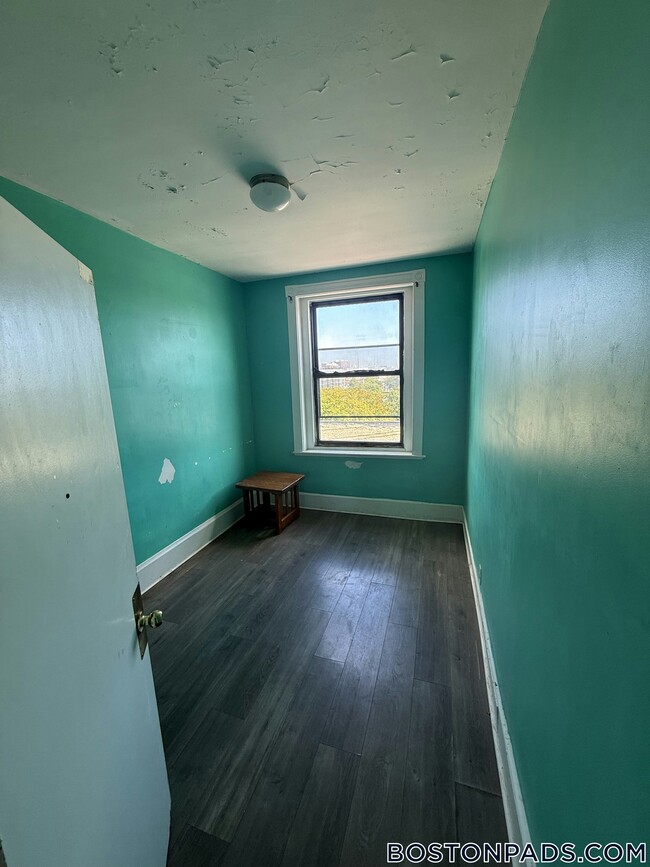 Building Photo - 9 Linden St