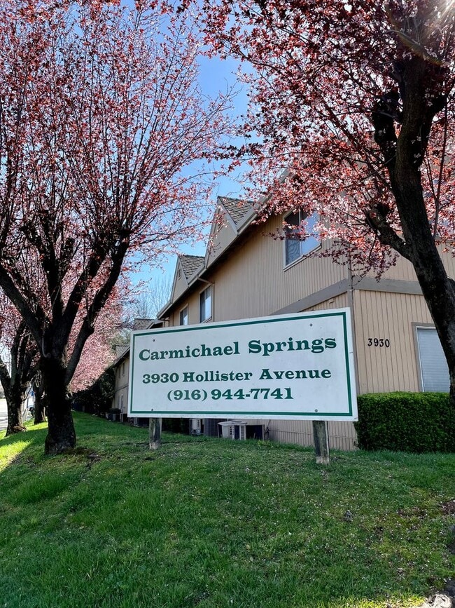 Building Photo - Carmichael apartment centrally located.