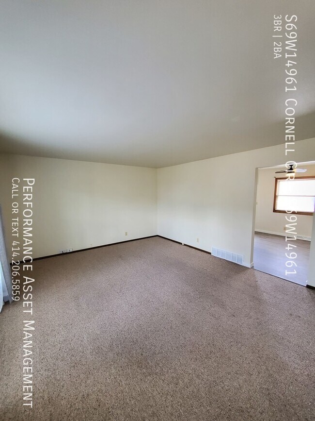 Foto del edificio - S69W14961 Cornell Cir