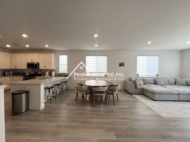 Foto del edificio - Beautiful Newer 4bd/3ba Folsom Home with L...