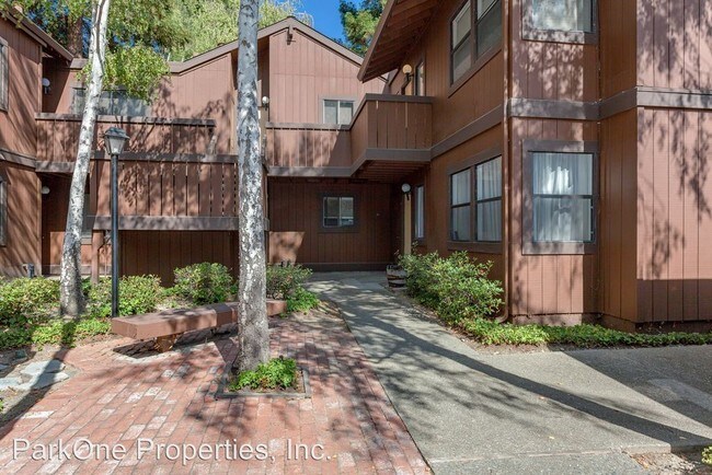 Building Photo - 8138 Camelback Pl